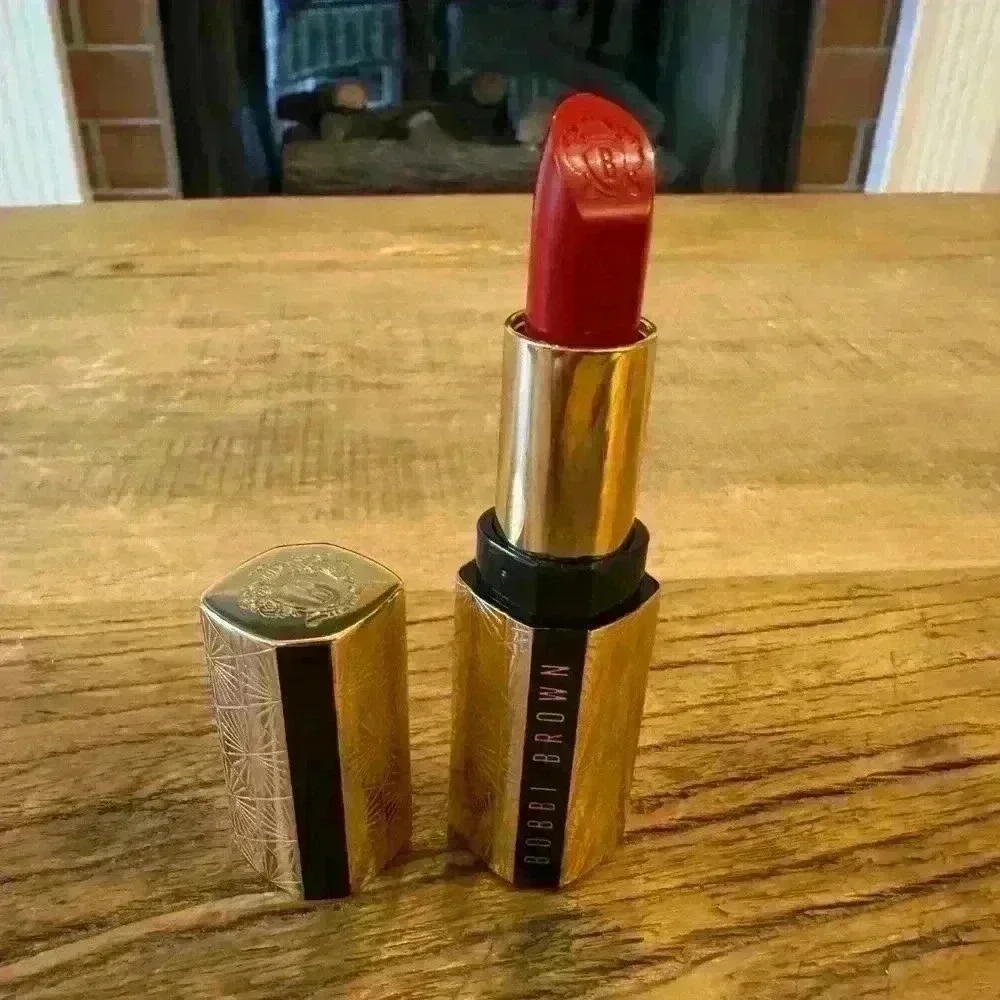 Bobbi Brown Luxe Lipstick ~ Parisian Red (800) ~ NEW IN BOX!